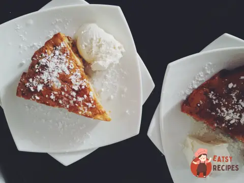 Шарлотка яблучна з вершковим маслом