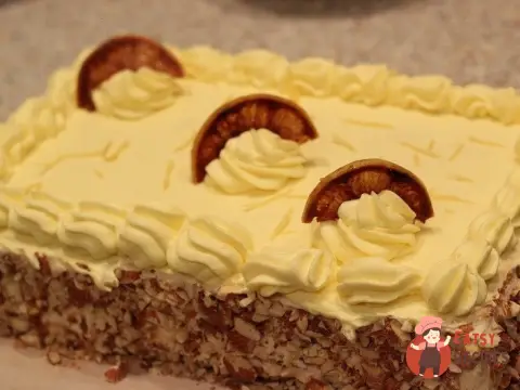 Лимонний торт з горіховим прошарком