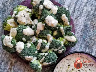 Брокколі у вершково-сирному соусі