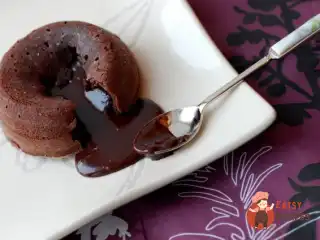 Теплий шоколадний кекс