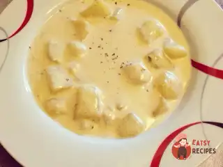Картопля з часником у сметані