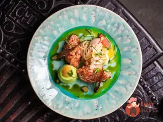 Тартар з лосося з панна-коттою з кефіру та кропу, салатом з фенхелю та апельсином