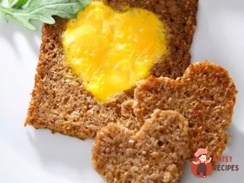 Тости з яєчною начинкою
