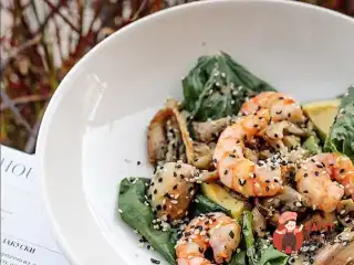 Салат зі шпинату з креветками