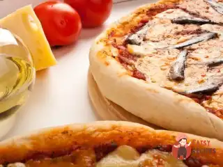Піца на дріжджовому тесті з томатами та анчоусами