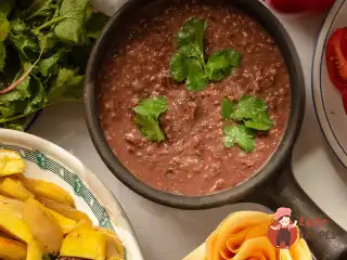 Суп із червоної квасолі