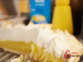 Лимонний пиріг із запеченими білками