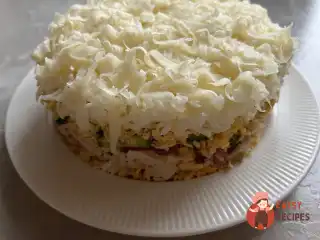 Салат з консервованими печерицями