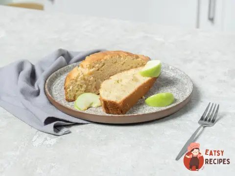 Яблучний пиріг на ряжанці