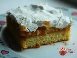 Пиріг з яблуками та безе