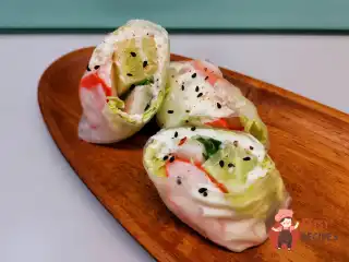 Весняний рулет з крабовими паличками