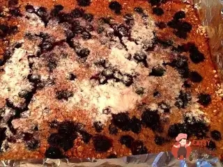 Вівсяний пиріг з бананами та ягодами