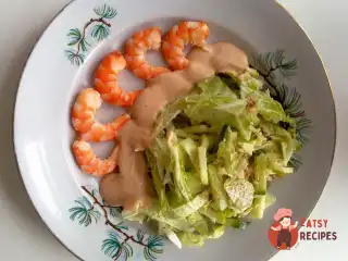 Салат з пекінською капустою та креветками