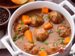 Фрикадельки у хлібному соусі