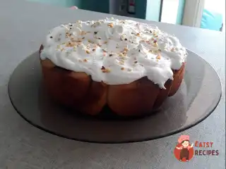Данські булочки з корицею та заварним кремом