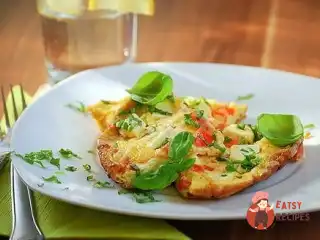 Омлет з беконом, пармезаном та зеленню