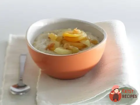 Каша з фруктами на сніданок
