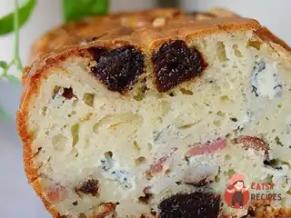Кекс з блакитним сиром та чорносливом