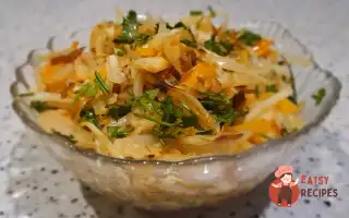 Квашена капуста, смажена на сковороді зі солодким перцем