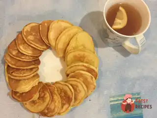 Оладки на кефірі з фруктами