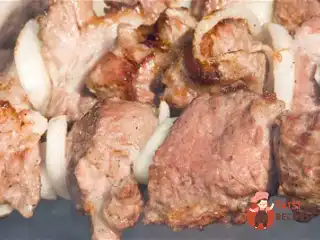 Бараний шашлик з цибулею