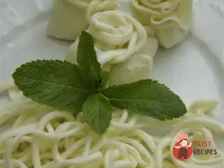 Лазурад (Хінкалі з сиру надуги з м'ятною аджикою)