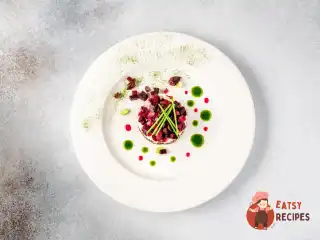 Салат з оселедця з буряком, вершковим сиром та хріном