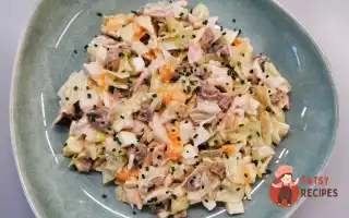 Салат із куркою, грибами та яйцем