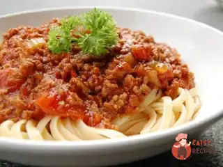 Соус болоньєзе з вермішеллю