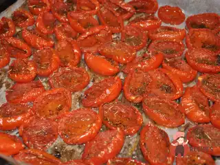 В'ялені томати з пряними травами