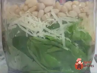 Соус песто з кедровими горішками