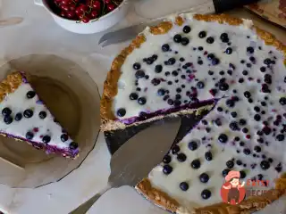 Чорничний пиріг з молочним желе