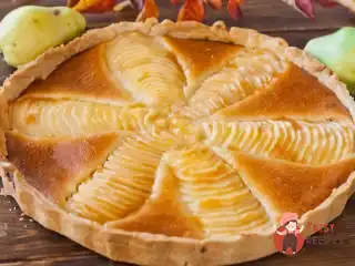 Пиріг з грушами в мигдальному кремі
