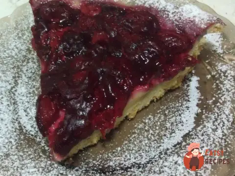 Вишнево-вершковий пиріг