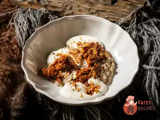 Боул з зеленою гречкою та рваною яловичиною