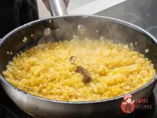 Крок 6: Млинці з яблуками та ромовими родзинками