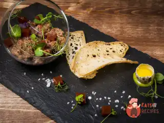 Тартар із мармурової яловичини з соусом Васабі