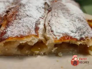 Рулет із яблуками та корицею