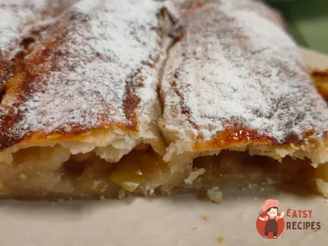 Рулет із яблуками та корицею