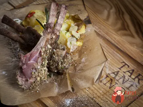 Корейка теляти з м'ятою картоплею та соусом Алі-оліо