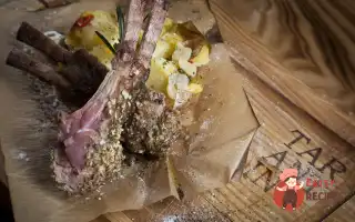 Корейка Теляти З М'яТою Картоплею Та Соусом Алі-Оліо
