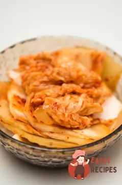 Кімчі (гостра корейська закуска з капусти)