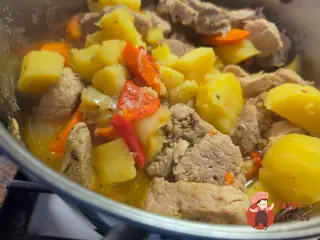 Крок 14: Свинина, тушкована з овочами