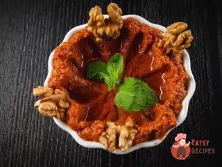 Мезе із запеченого болгарського перцю з волоським горіхом