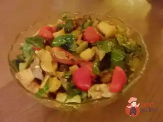 Салат з індичкою та грибами