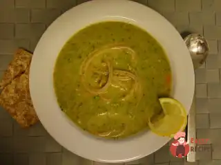 Суп-пюре із броколі зі спагетті