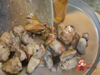 Крок 10: Паштет з курячої печінки з овочами та яйцями