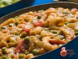 Креветки з червоним перцем у соусі з кокосового молока з каррі (Panang Kung)