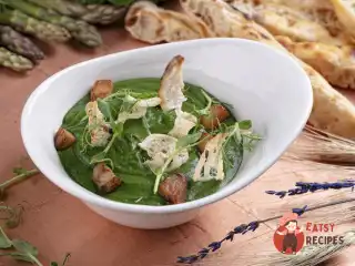 Крем-суп із шпинату з білими грибами