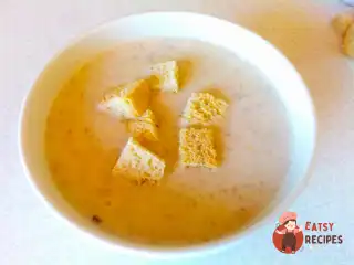 Грибний суп-пюре на курячому бульйоні